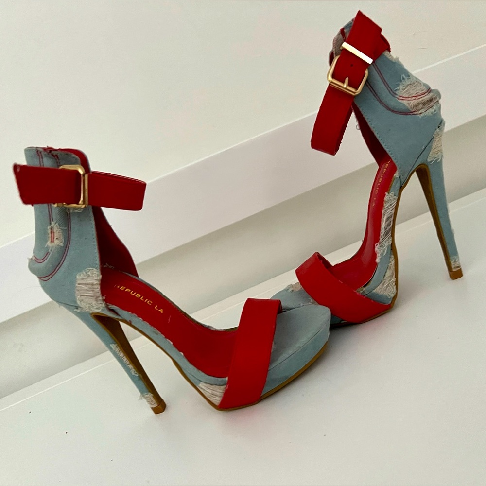 Beautiful brand new heels!!!